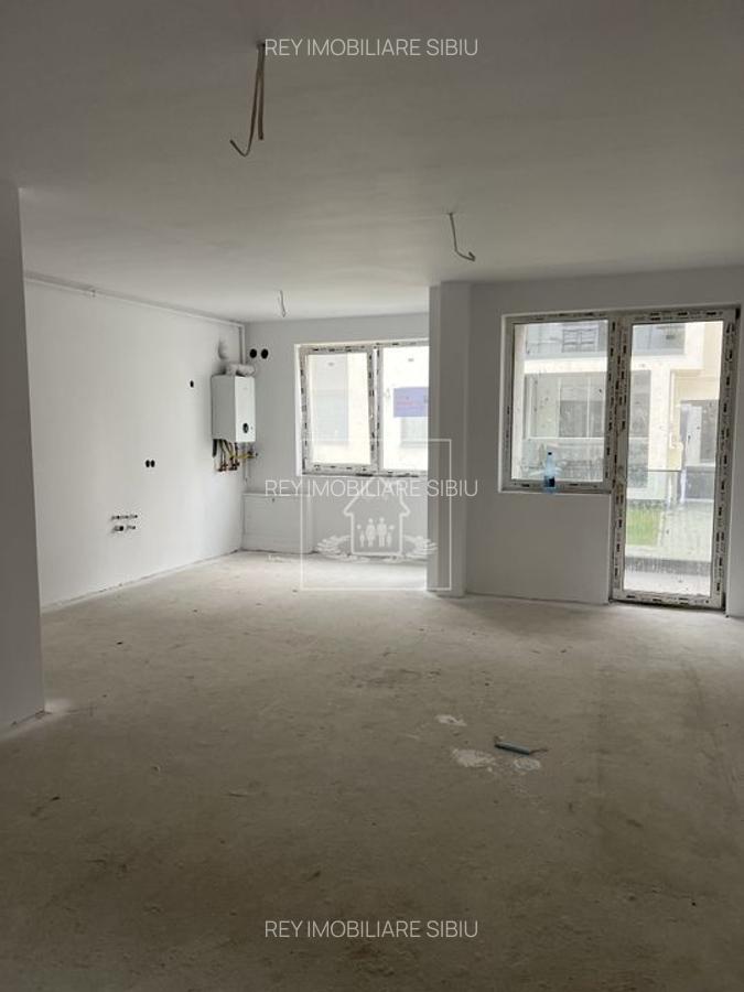 Apartament 3 camere,2 bai,2 balcoane, loc de parcare,Selimbar/Primarie - 3