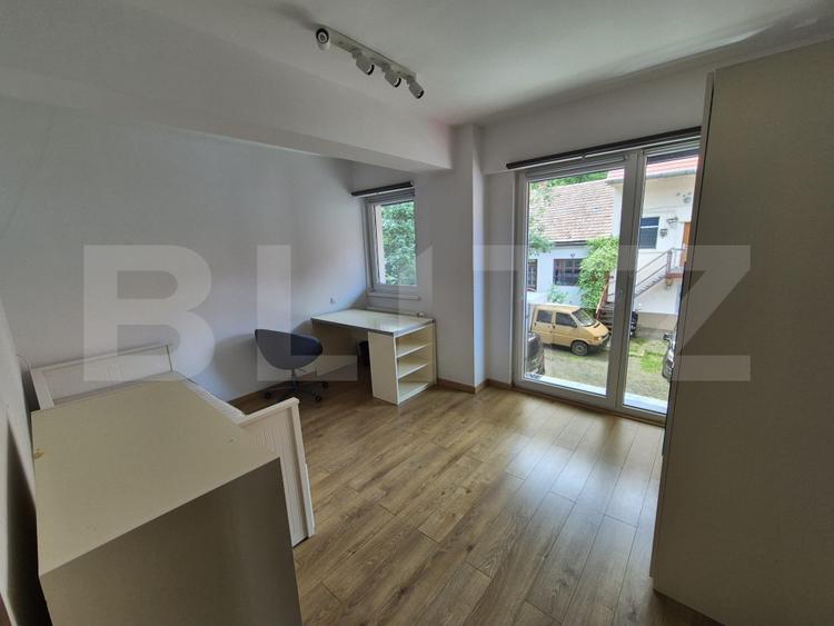 Apartament cu 3 camere, 2 băi, intermediar Parcare subteran, Centru!