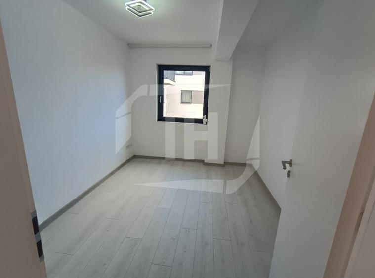 Apartament 3 camere, parcare, finisat, intermediar, curte, zona Pod Ira