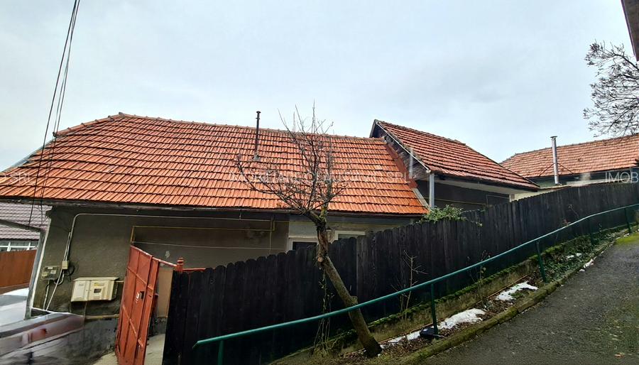 Refugiu cu suflet în inima Scheiului – casă  singur  curte și farmec autentic - 19