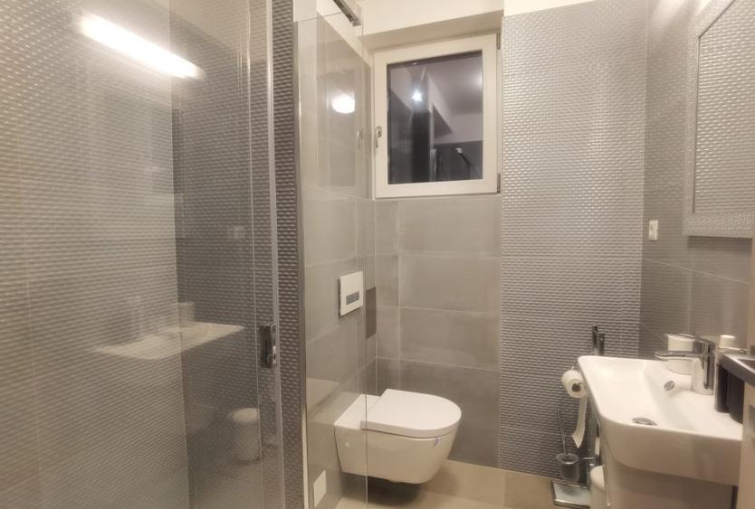 Apartament cu finisaje de lux, complet mobilat, 1 loc de parcare