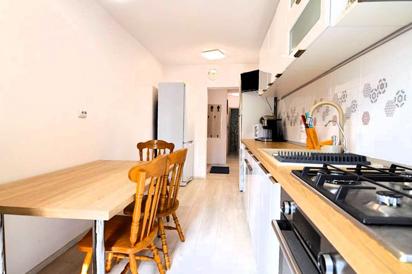 INCHIRIERE APARTAMENT 3 CAMERE DECEBAL –RESTAURANT DUMAN