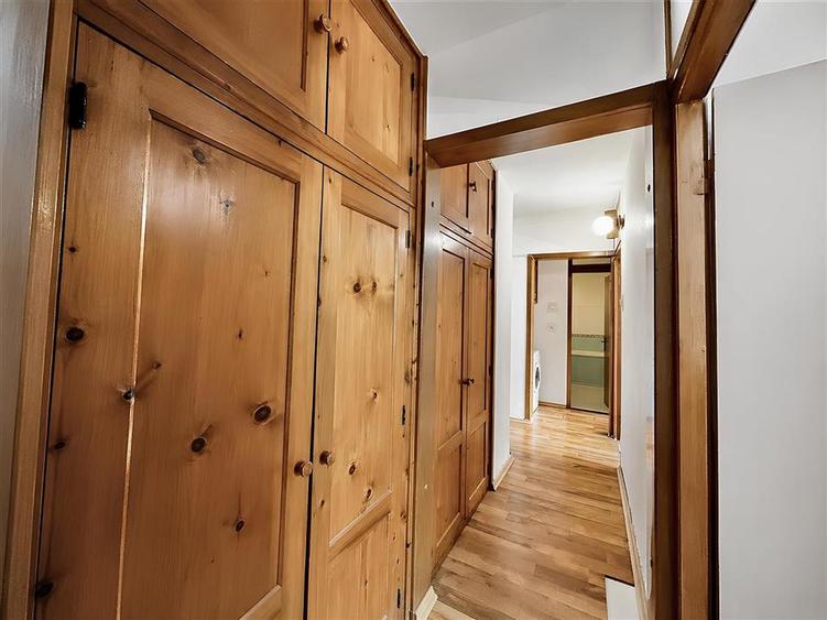 Apartament decomandat cu 4 camere orientat sud zona Cerna