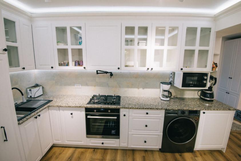 Casă renovată integral, 100 mp utili, curte 250 mp | Gruia - investitie