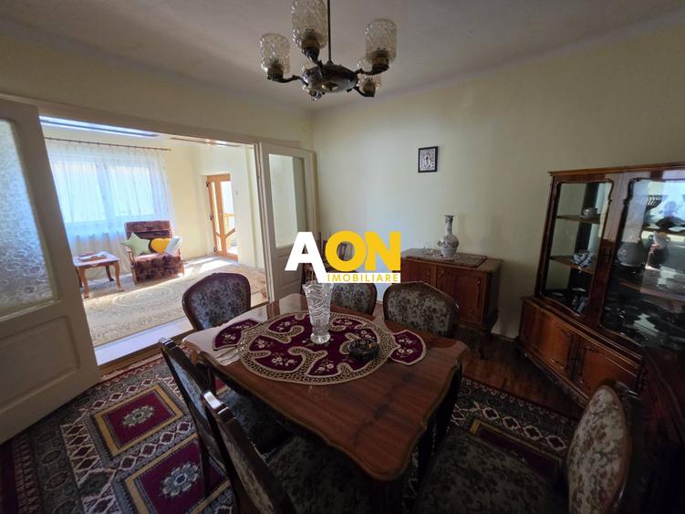 Casa cu 4 camere, 2024 mp teren, la asfalt, cu utilitati, Vintu de Jos