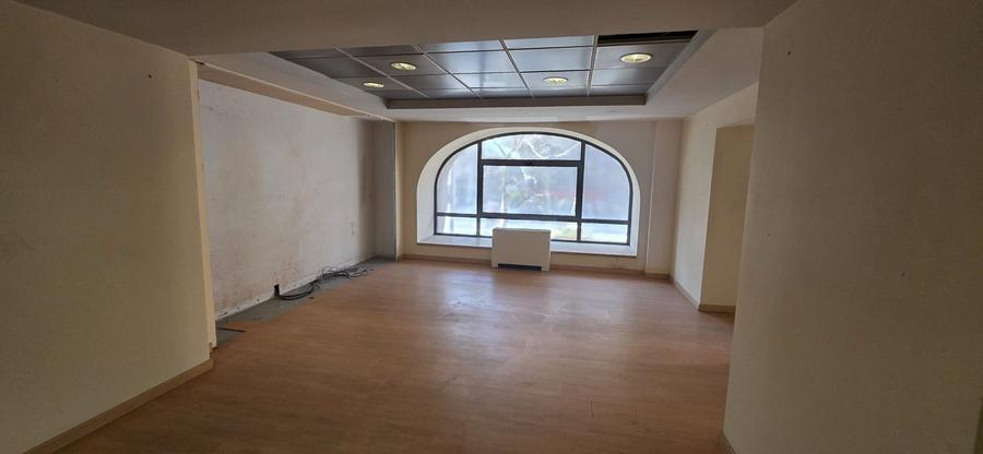 Universitate, spatiu comecial cu vad intens