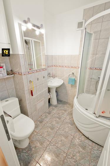 Vanzare apt 4 camere transformat in 3 camere, sup.85mp, in Galati,Piata Centrala