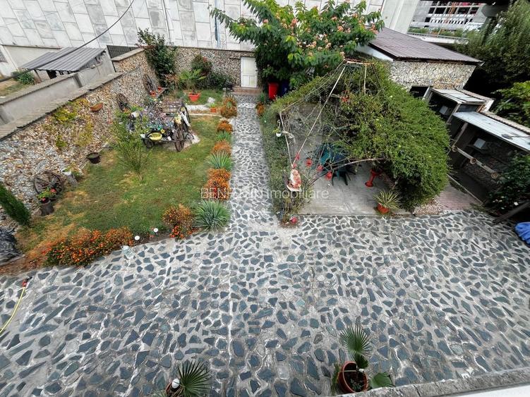 Casa Deosebita 3Camere 3Bai 1460mp Teren Garaj Piscina Bariera Valcii