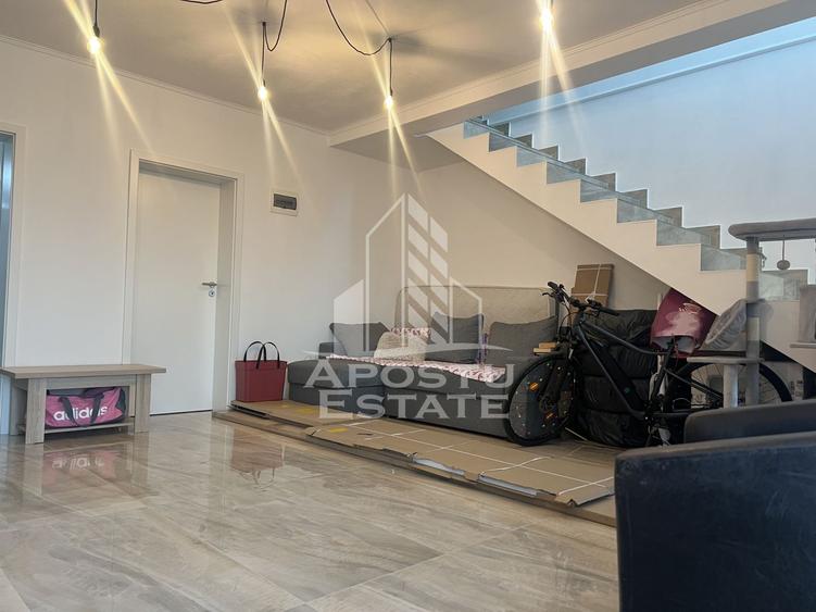 Duplex cu 3 camere, loc de parcare in curte, in Sanandrei