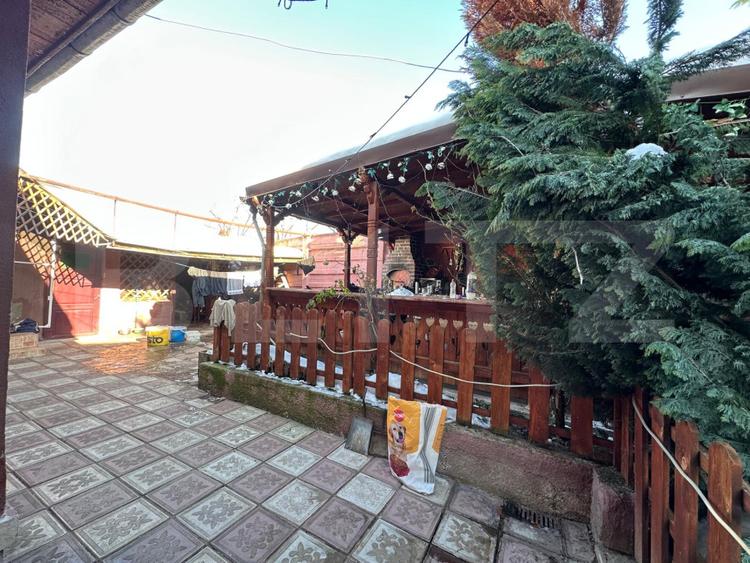 Casă individuală cu garaj, atelier, curte - zona Gh. Apostol, Hunedoara