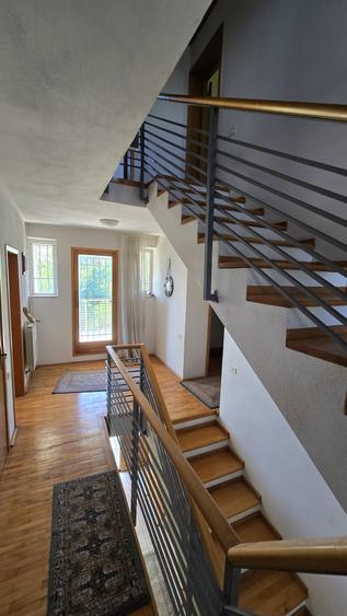 Vanzare vila P+1+M cu 5 camere, casa batraneasca , 2 garaje, teren 9249mp,