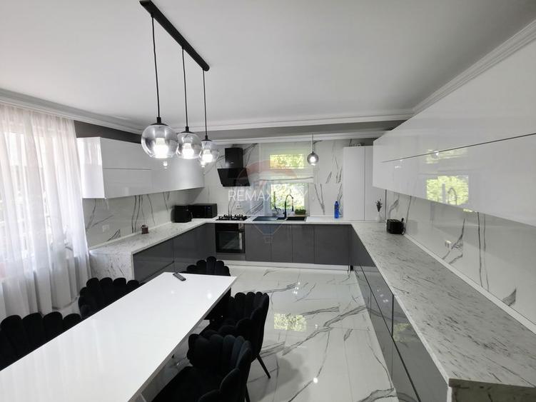 Apartament cu 5 camere de vânzare în zona Precista - 23