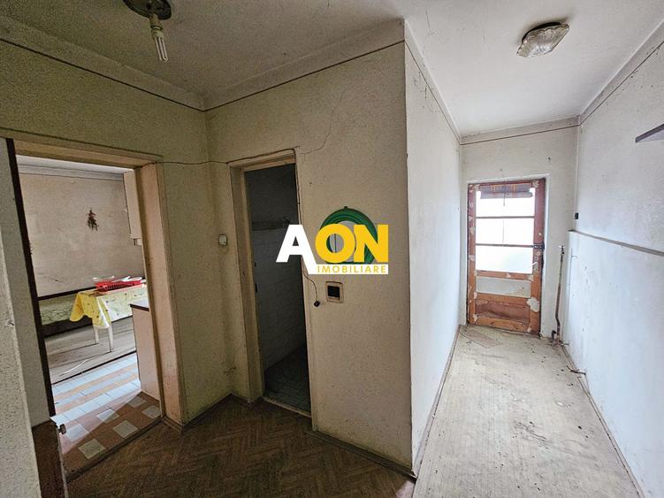 Casa cu 7 camere, 700 mp teren, deschidere la 2 strazi, zona Centru