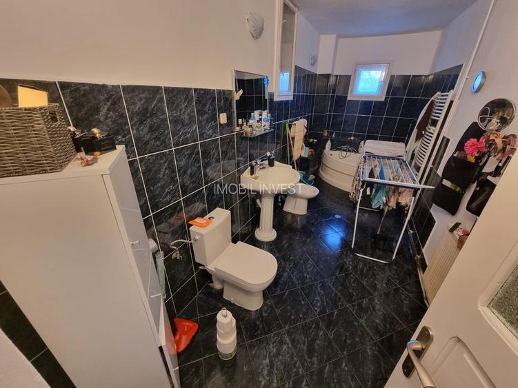 Casă individuală de vânzare – 238 mp, zonă centrală, 7 camere, garaj - 6