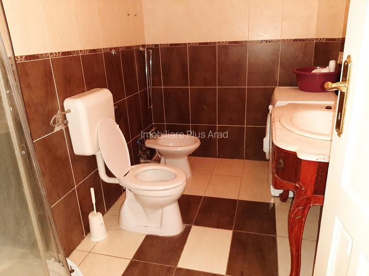 Vand apartament la casa 5 camere central Piata Catedralei - 13