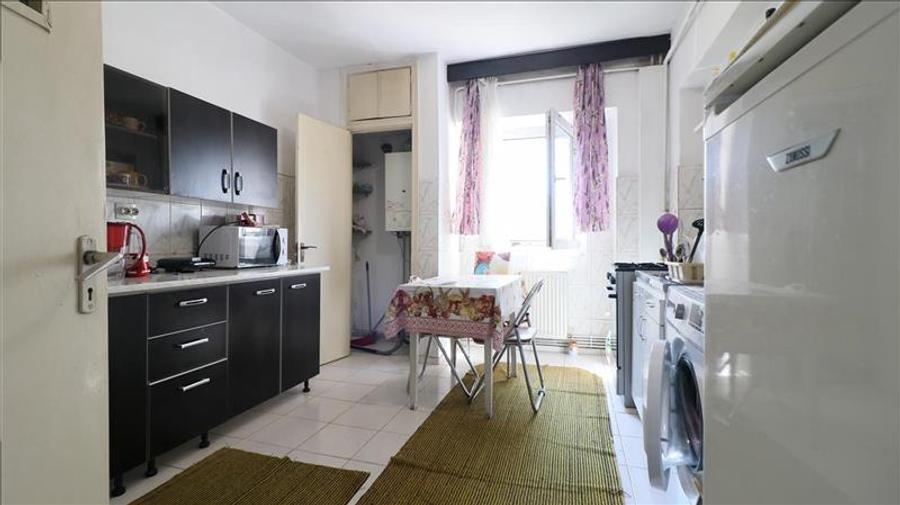 Apartament de 3 camere decomandat, etaj 3, 2 bai - Pacurari