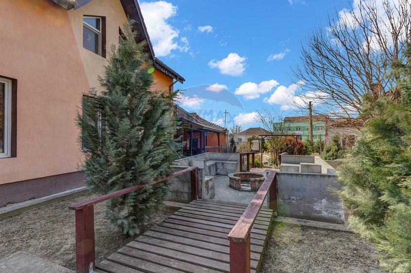 Oportunitate rară în Chișineu-Criș: locuință și spații comerciale