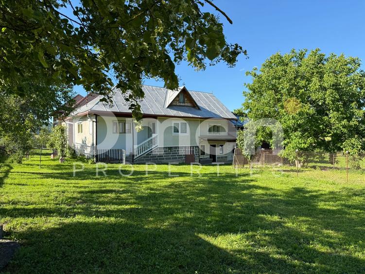 Casă la țară cu șură și grajd, în Vălenii Lăpușului – priveliște panoramică