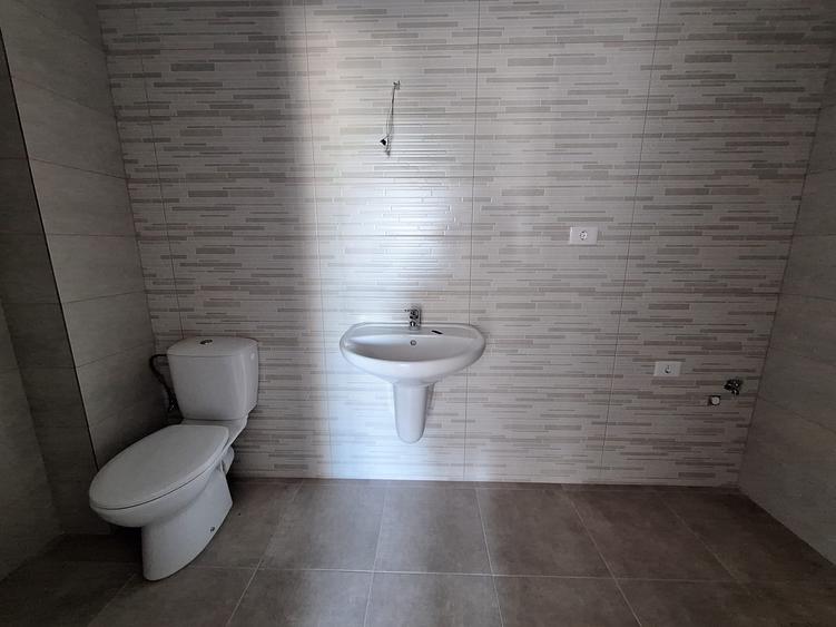 Ap. 3 camere decomandat, 2 bai, debara, 91 mp utili, PARCARE INCLUSA