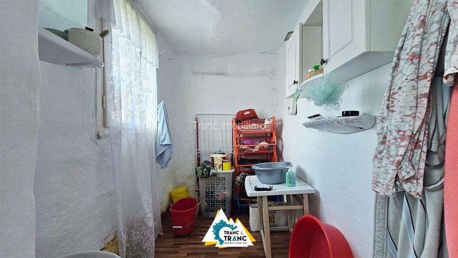 Casă cu 2 camere în stil tradițional, în Iratoșu - 15