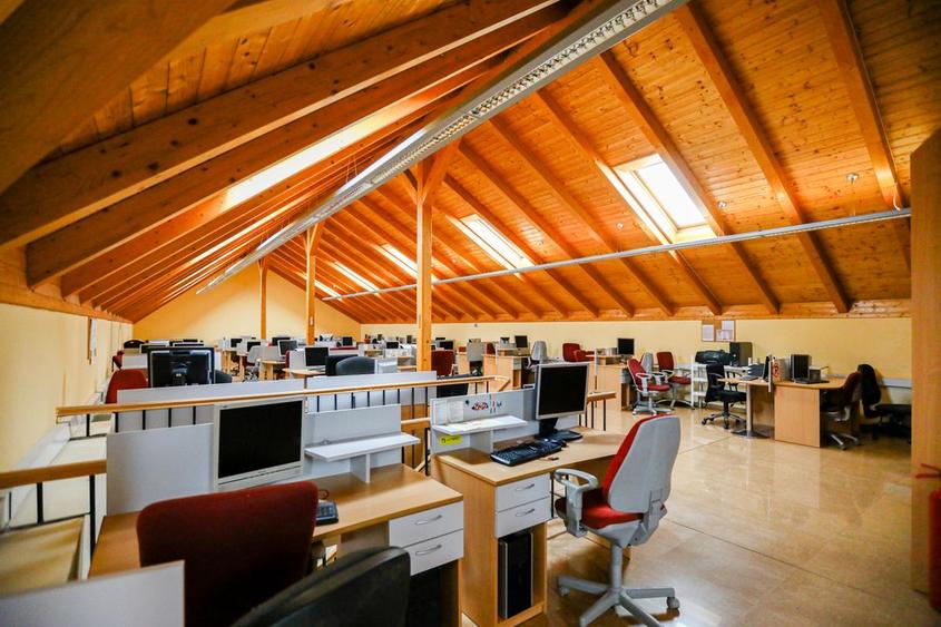 Infrastructură Premium pentru Afaceri IT - Disponibilă Acum