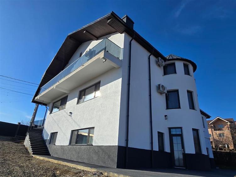 Vila tip conac – 405 mp utili, teren 1500 mp – zona Viticultori