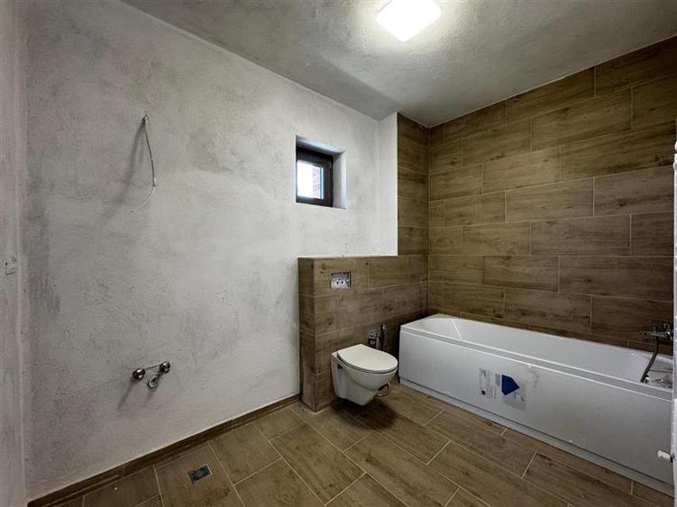 Apartament Tip Penthause 3 camere,103 mp + 2 terase ,situat pe strada Borhanciul