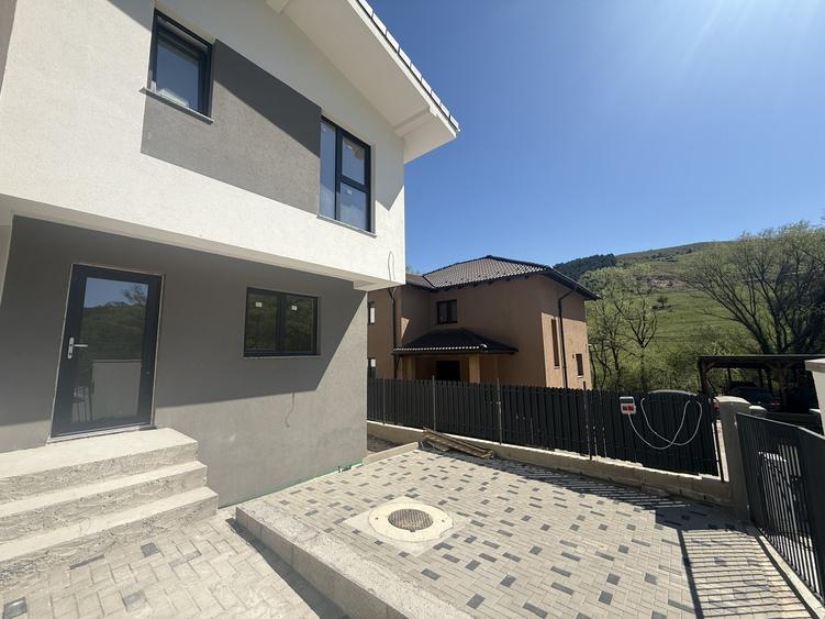 Casa duplex - 170 mp utili - 4 camere - 550 mp teren - zona Tautiului, Floresti!