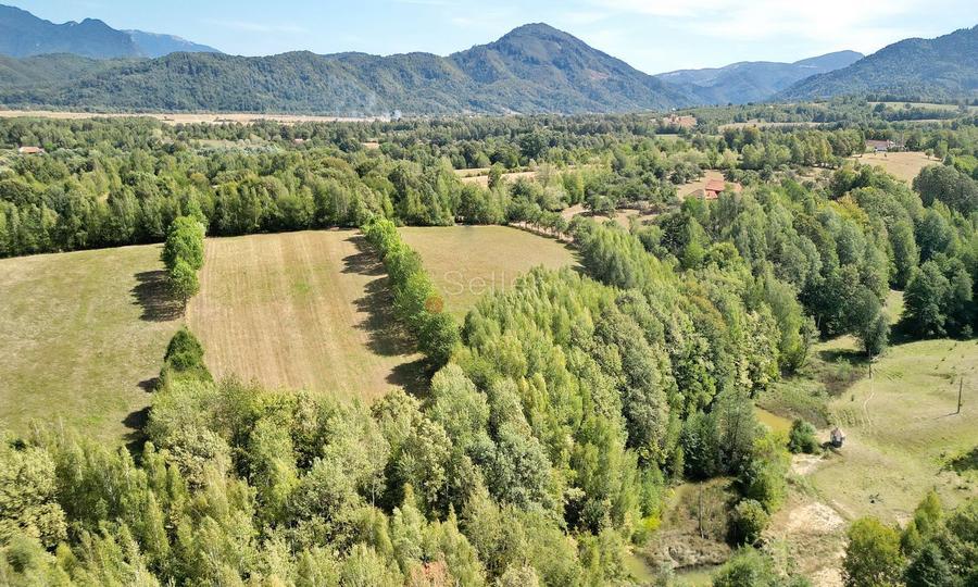 Teren intravilan, priveliste deosebita