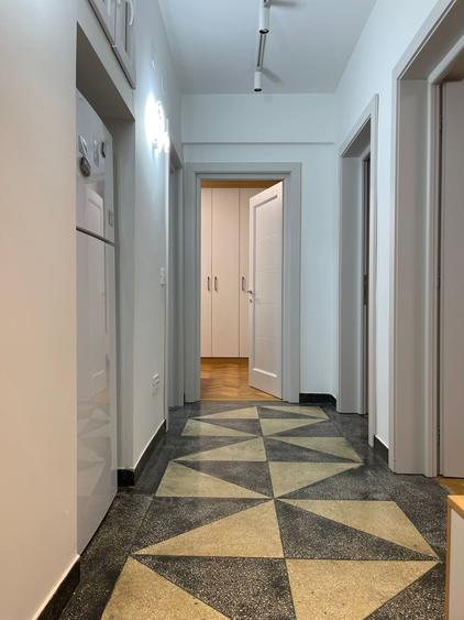 Apartament 3 camere, etaj 1, zona Sud
