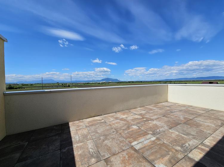 Penthouse cu 3 camere, terasa 22mp, Sânpetru