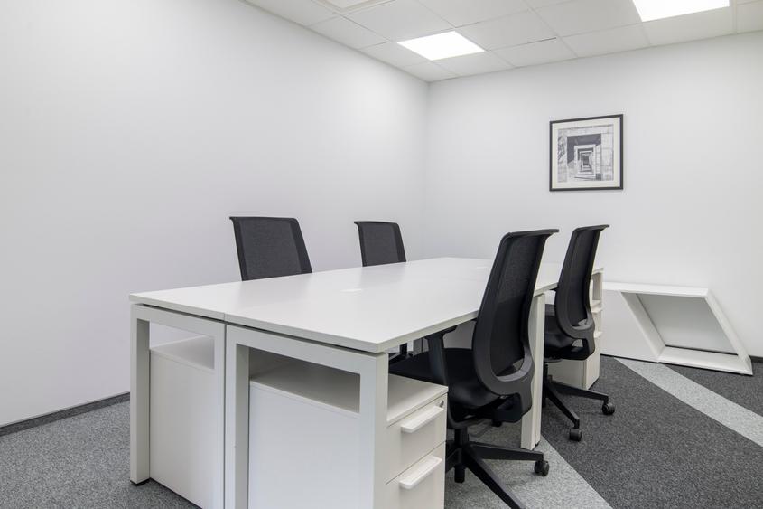 Acces all-inclusive la spațiu de birou pentru 2 în Regus Central Business Plaza