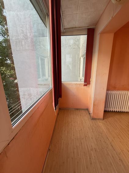 Apartament 3 camere, etaj 2, semidecomandat - Piata Doina