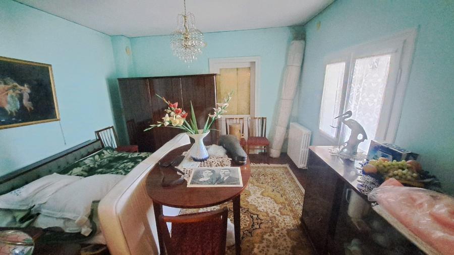 Casa cu Etaj si Casa pe Parter in zona Piata saraca.