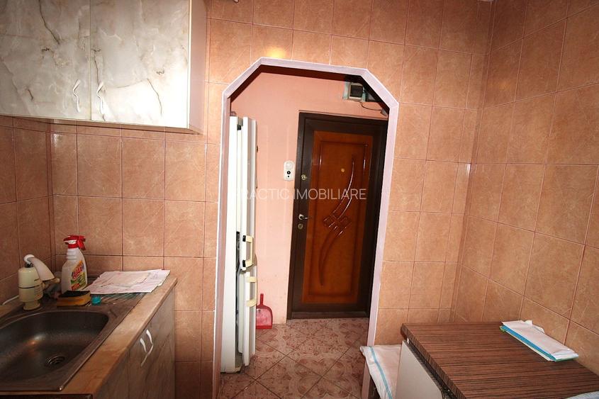 Apartament cu 3 camere in Micro 19 - 8