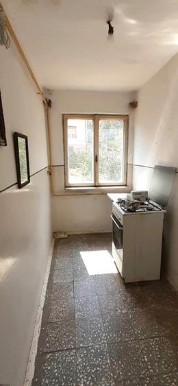 Vand apartament 3 camere in Moroasa 2