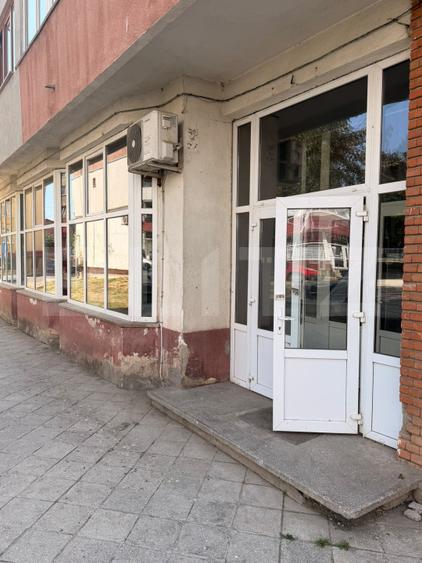 Spatiu de inchiriat, 146 mp, vitrina 20 ml, zona Burdujeni