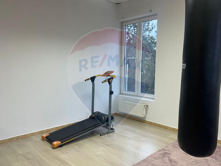 Casă / Vilă cu 11 camere de vânzare