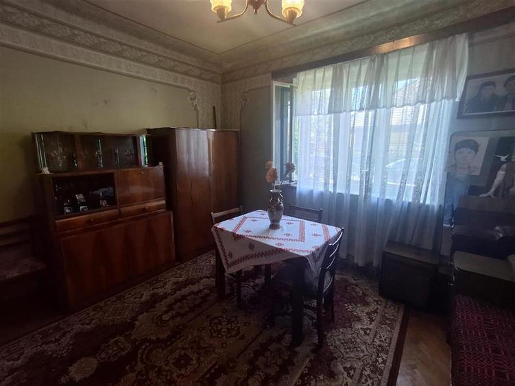 Apartament la casa 2 camere pivnita 100mp gradina zona Lazaret