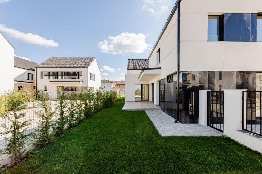 Casa Modernă cu Spații Vitrate Generoase - Comision 0