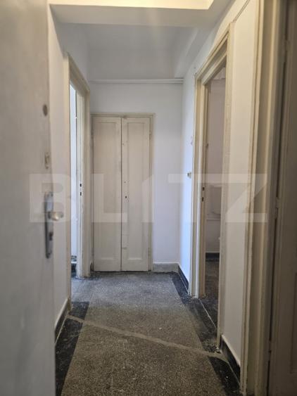 Apartament 1 cameră decomandat , Etaj intermediar, bloc cu lift, Ultracentral