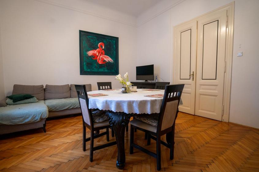 Apartament central de vânzare – la curte comună - Oradea