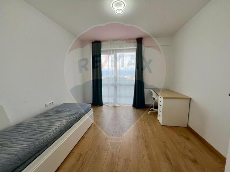 Apartament cu 3 camere de vânzare