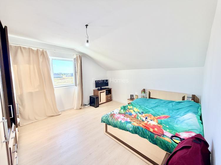 Duplex cu 3 camere | interior la rosu | 86.7 mp utili | Mosnita Veche