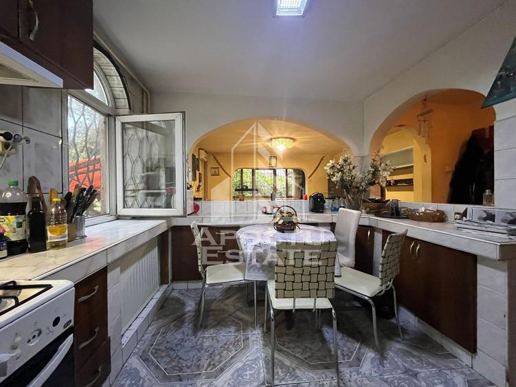 Apartament cu 3 camere, 2 bai, 2 balcoane, zona Vladeasa