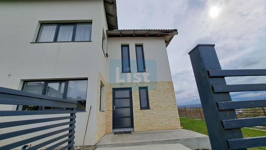 Casa in duplex la cheie, finisata modern, panorama superba