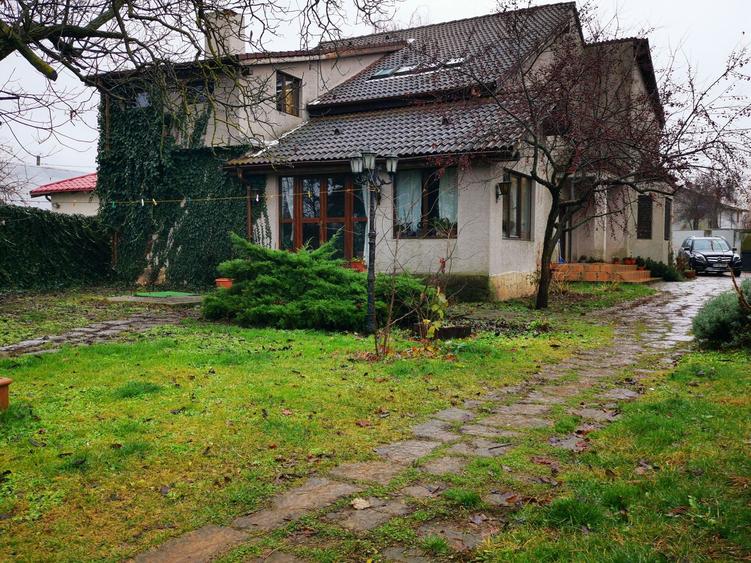 Vila cu piscina -7 camere - Ghermănești