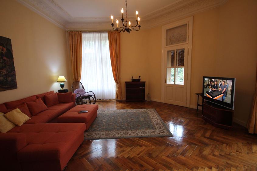 APARTAMENT DEOSEBIT IN ZONA CENTRALA