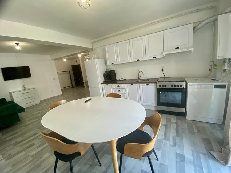 Apartament de 3 camere, semidecomandat, 77mp + terasa, zona Dâmbul Rotund