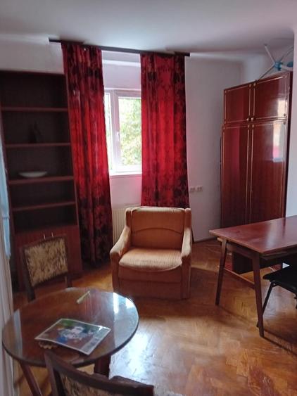 Inchiriez in Cluj garsoniera,str.Horea, et.3,conf.1, pentru studenti
